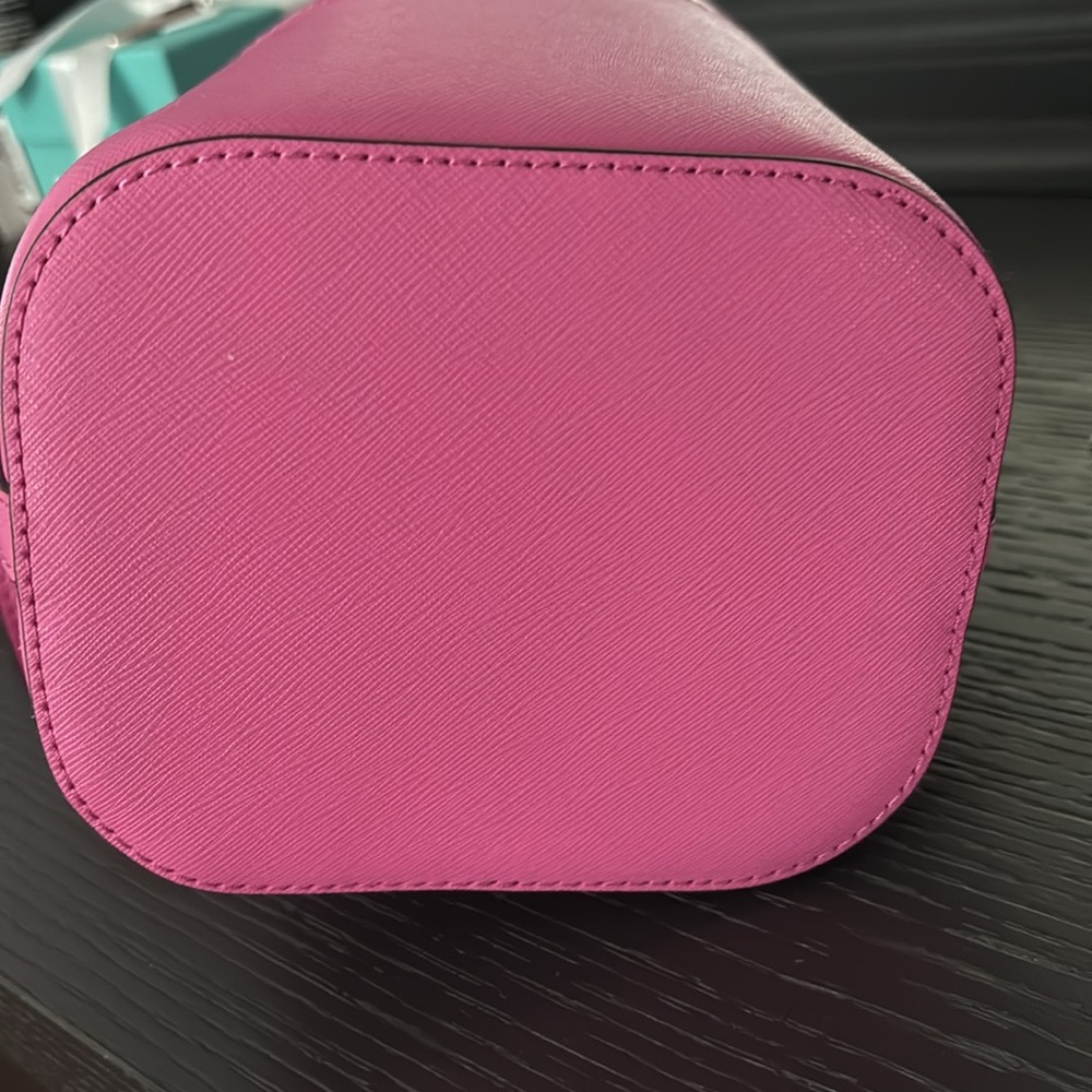 Kate Spade small bucket bag. NWT - Picture 4 of 5